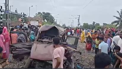 W 412,h 232,croprect 0x0x1600x900,imgid 01kxq8nvcv55n8fag1vytxw1a9,imgname Murshidabad Train School Van Accident West Bengal Level Crossing Train Collision Students Death 1784266026395